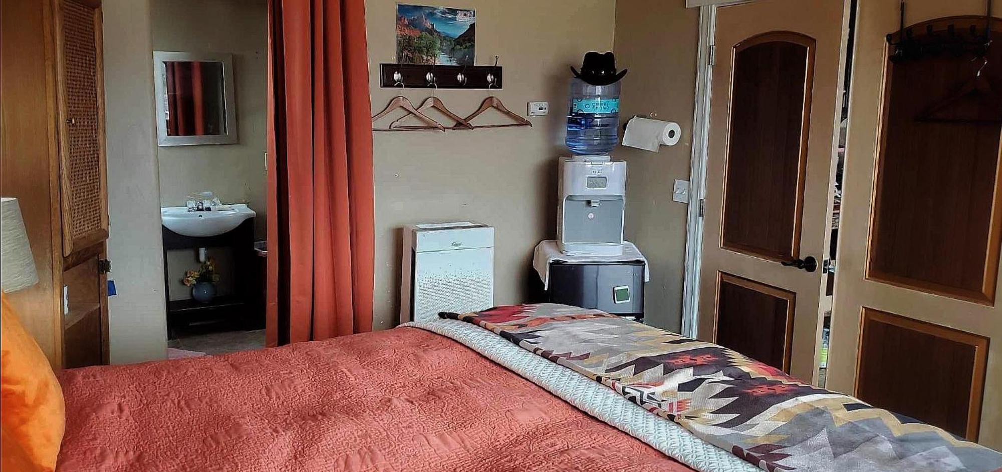 The Zion House - Affordable Bedrooms Hurricane Bilik gambar